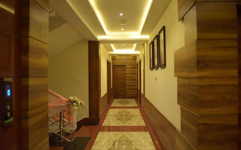 Hotel Royal City Силигури Экстерьер фото