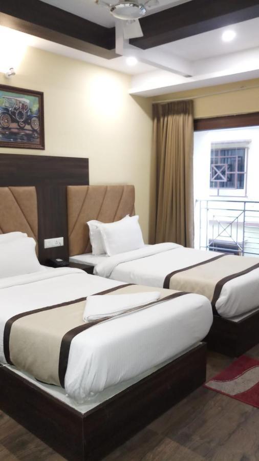 Hotel Royal City Силигури Экстерьер фото