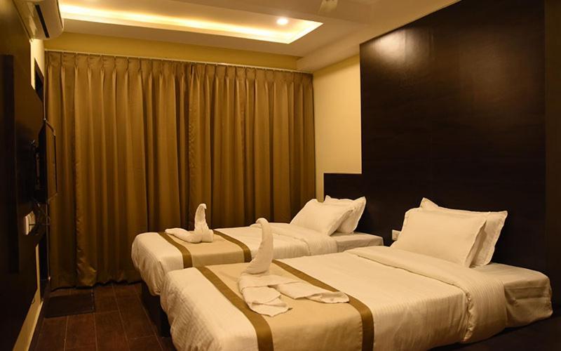Hotel Royal City Силигури Экстерьер фото