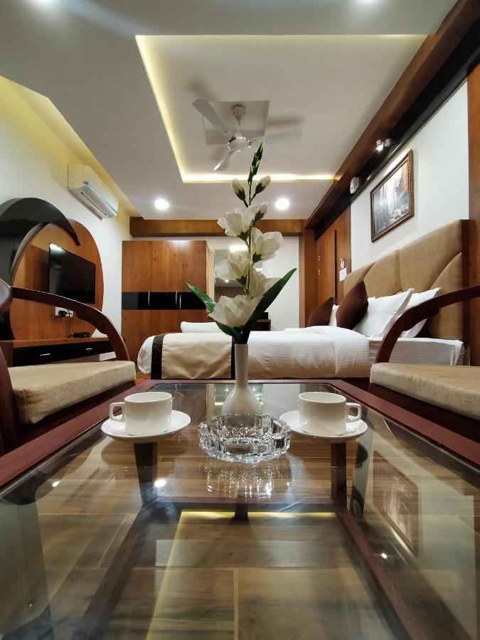 Hotel Royal City Силигури Экстерьер фото
