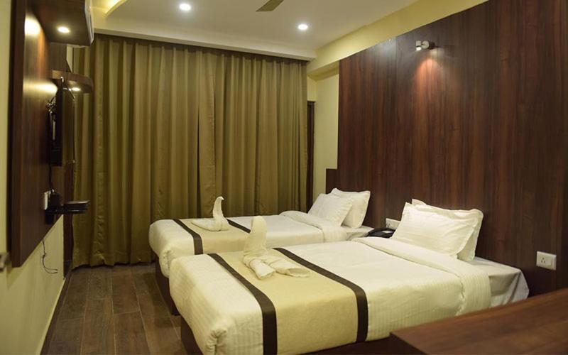 Hotel Royal City Силигури Экстерьер фото
