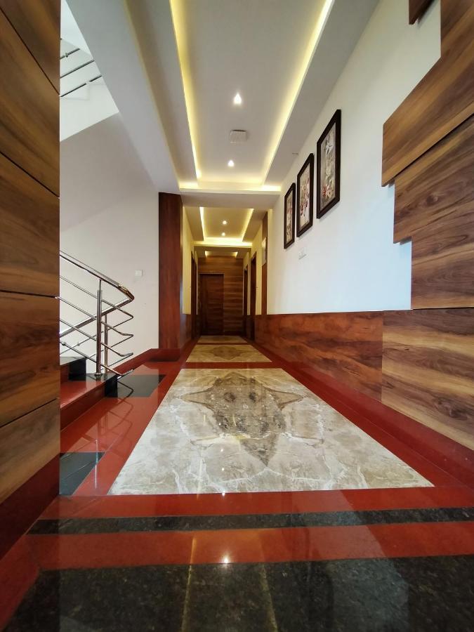 Hotel Royal City Силигури Экстерьер фото