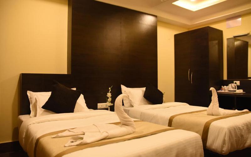Hotel Royal City Силигури Экстерьер фото