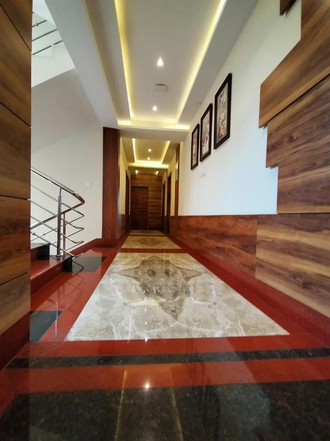 Hotel Royal City Силигури Экстерьер фото